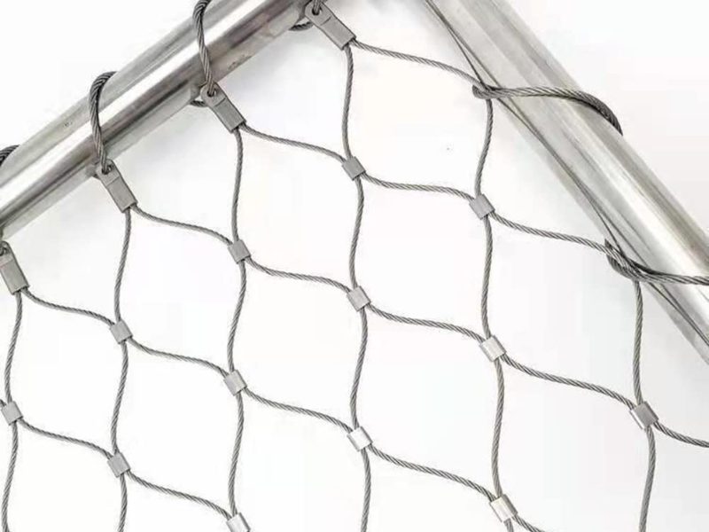 Stainless steel ferrule rope mesh is installed on the fence frame.