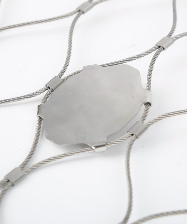 Wire rope mesh with stainless steel plates