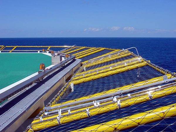 Offshore helideck safety net is connected with strapping.
