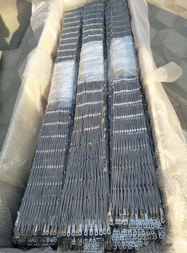 Wire rope ferrule mesh products are placed in a wooden case.