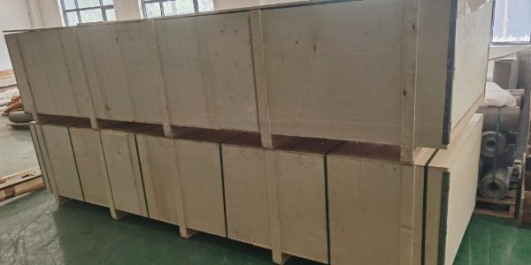 Packing boxes are placed in the workshop.