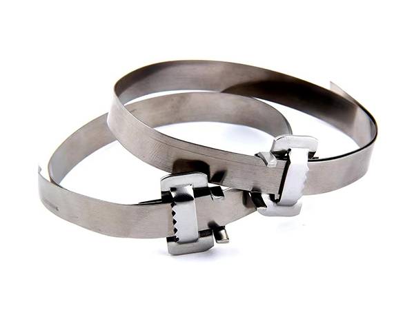Stainless steel tie strap for helideck safety net connection