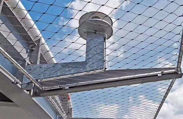 Wire rope ferrule mesh is installed on the outside of the helipad.