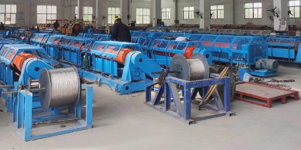 Steel wire rope production equipment in the workshop